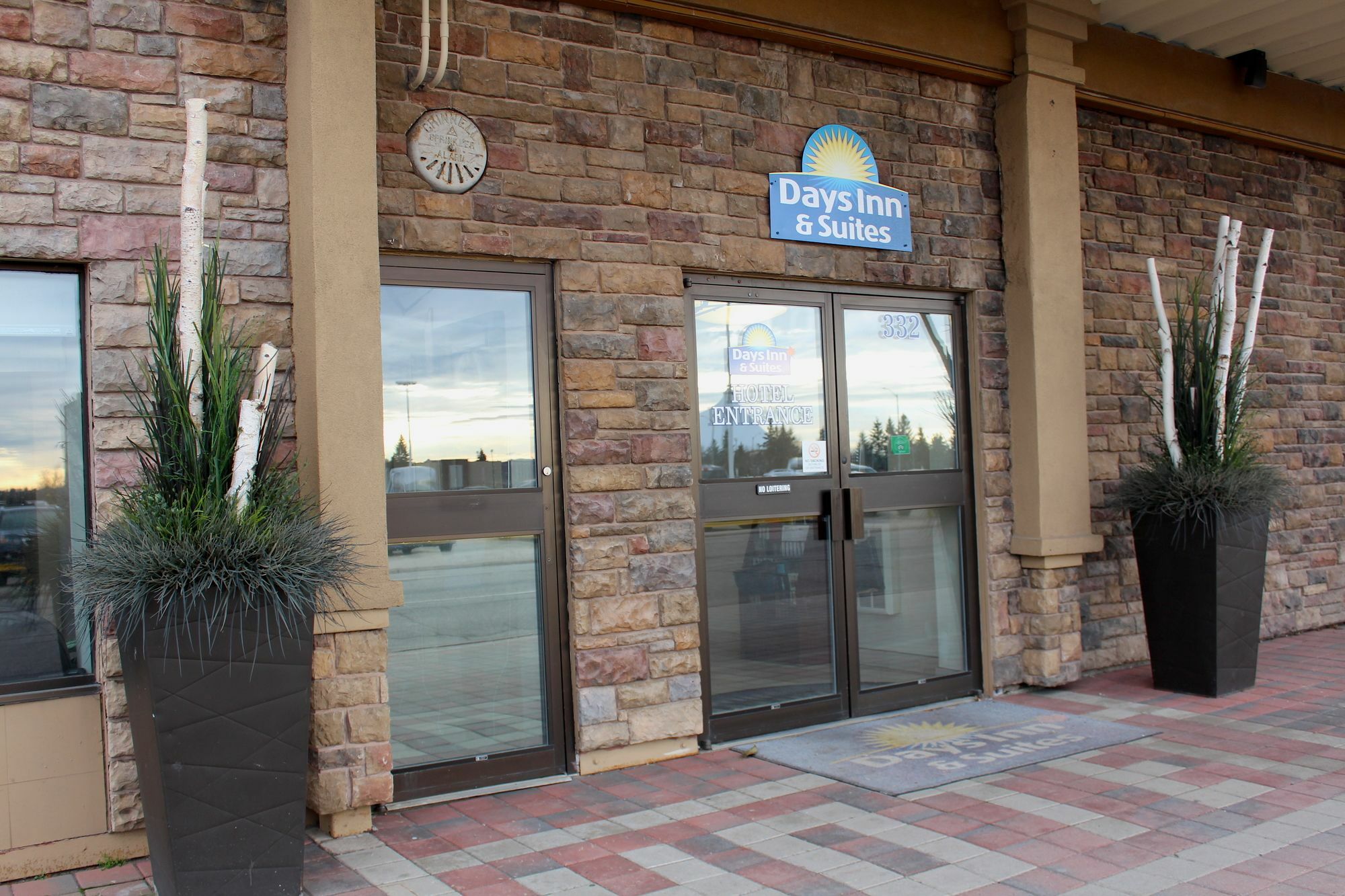 Days Inn & Suites By Wyndham Sault Ste. Marie On Exterior foto
